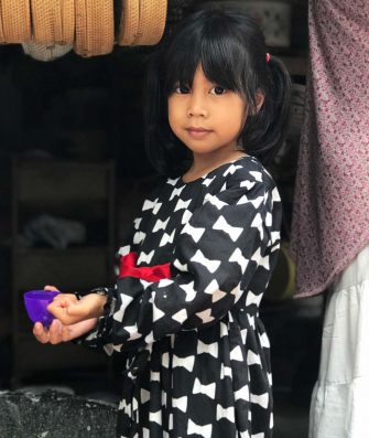 Roundie-bag-maker-granddaughter